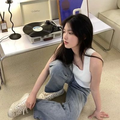 女孩乒乓对战帅男