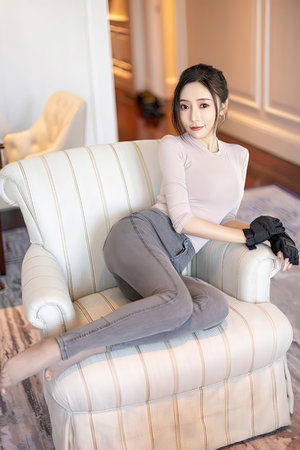 白天情绪稳定，晚上就会陷入内耗，这是为什么？如何做心理调适？